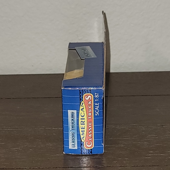 IMEX Model Co. American Classic Trucks Air Cargo Truck 1:87 Scale Toy NEW - Picture 4 of 7